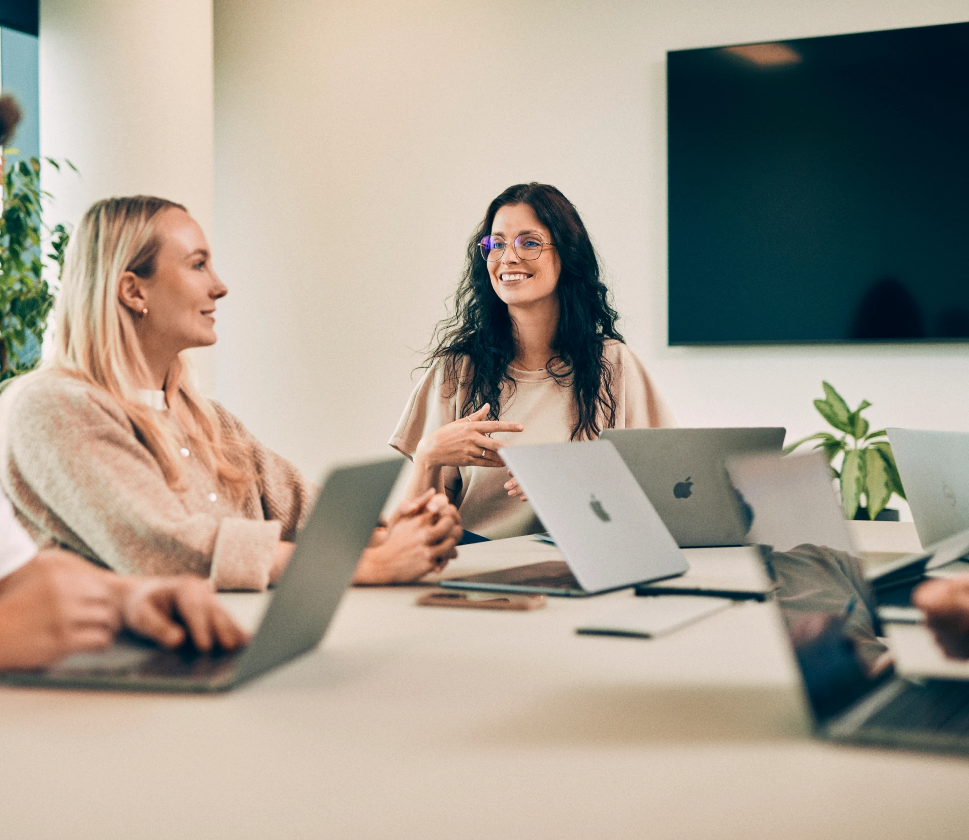 Collega's van Matchlab tijdens een overleg